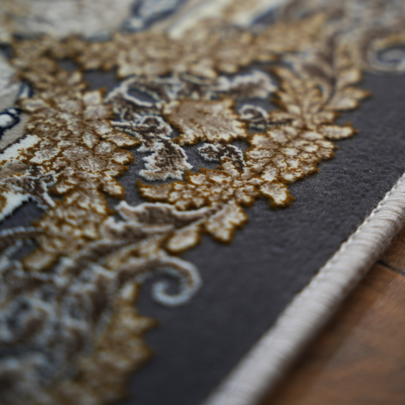 فرش ماشینی ۱۲۰۰ شانه تراکم ۳۶۰۰ گل برجسته طرح جزیره دلفینی