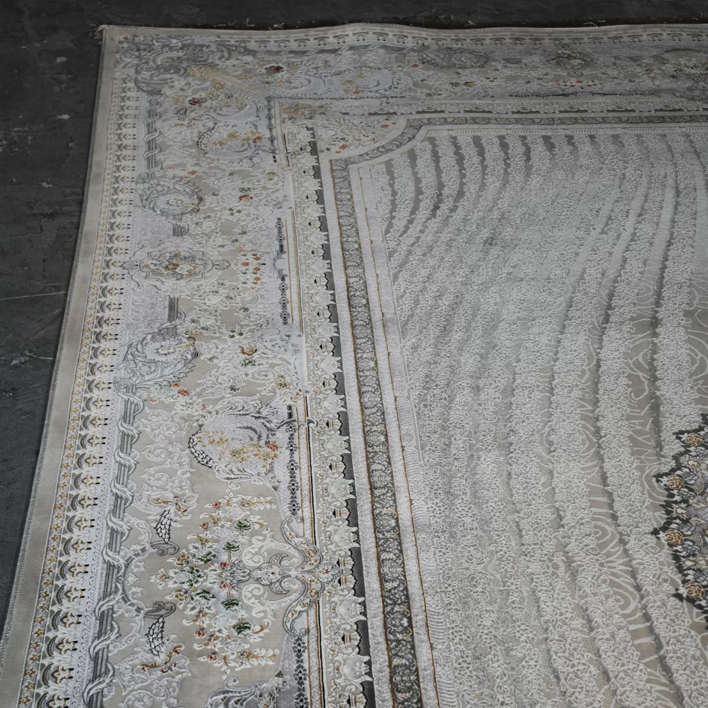 فرش ماشینی 1200 شانه تراکم 3600 گل برجسته طرح خلیفه بژ