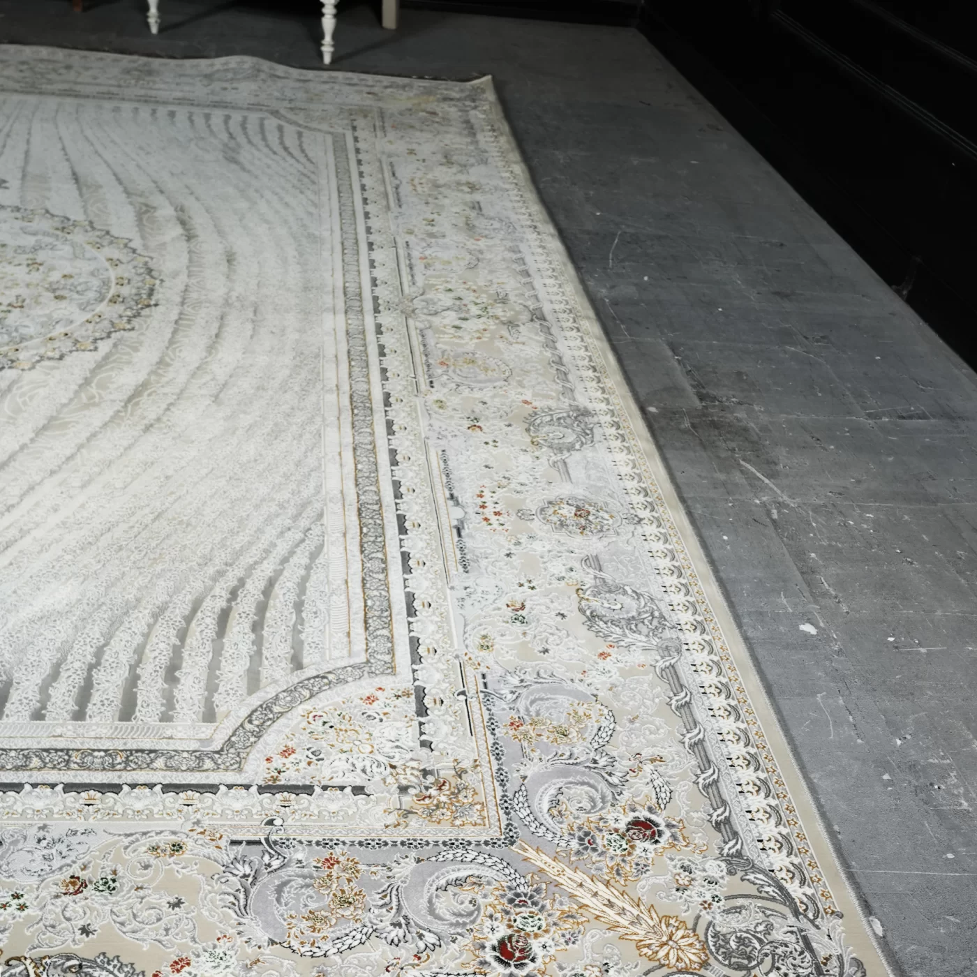 فرش ماشینی 1200 شانه تراکم 3600 گل برجسته طرح خلیفه بژ