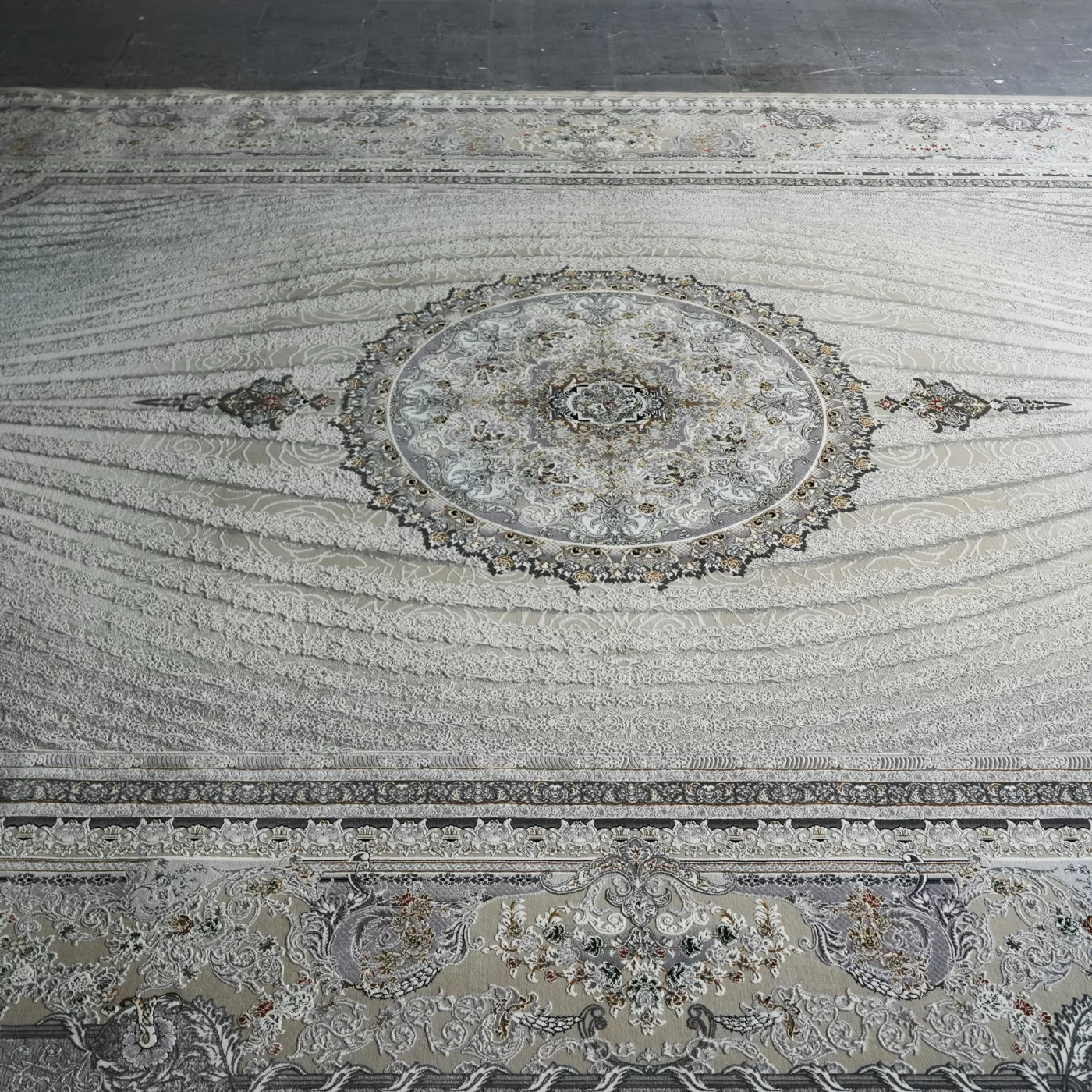 فرش ماشینی 1200 شانه تراکم 3600 گل برجسته طرح خلیفه بژ