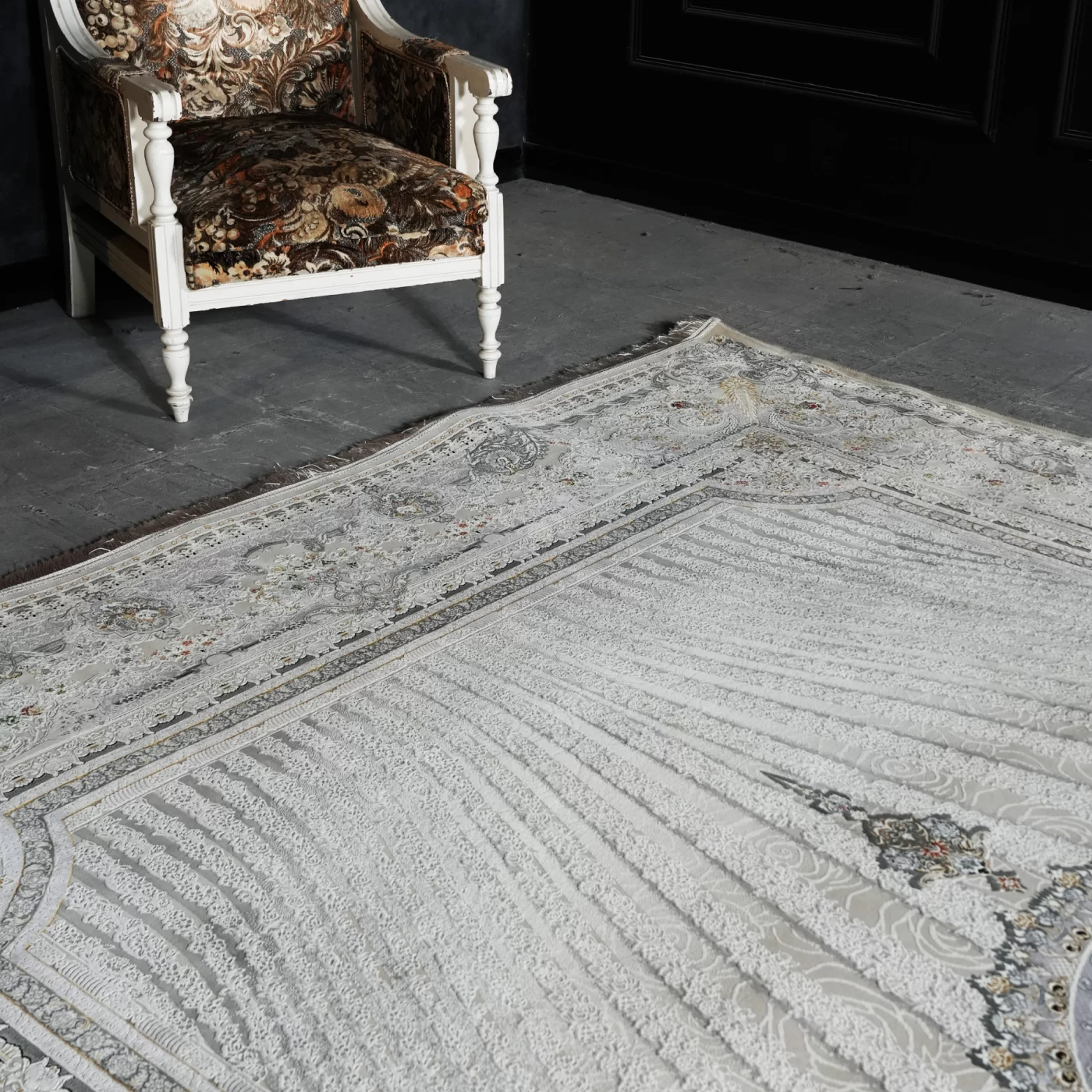 فرش ماشینی 1200 شانه تراکم 3600 گل برجسته طرح خلیفه بژ