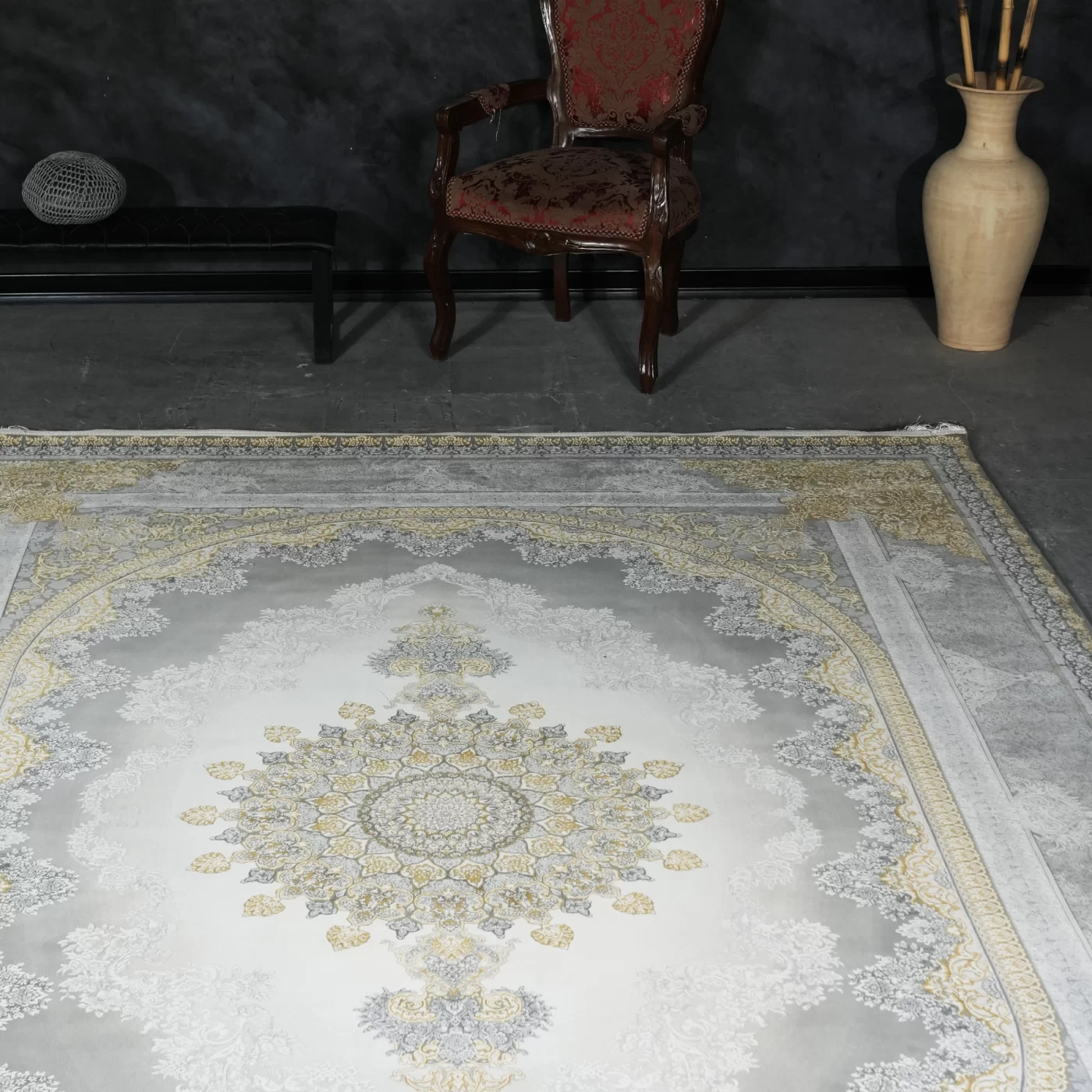 فرش ماشینی 1200 شانه تراکم 3600 گل برجسته طرح کارن نقره ای