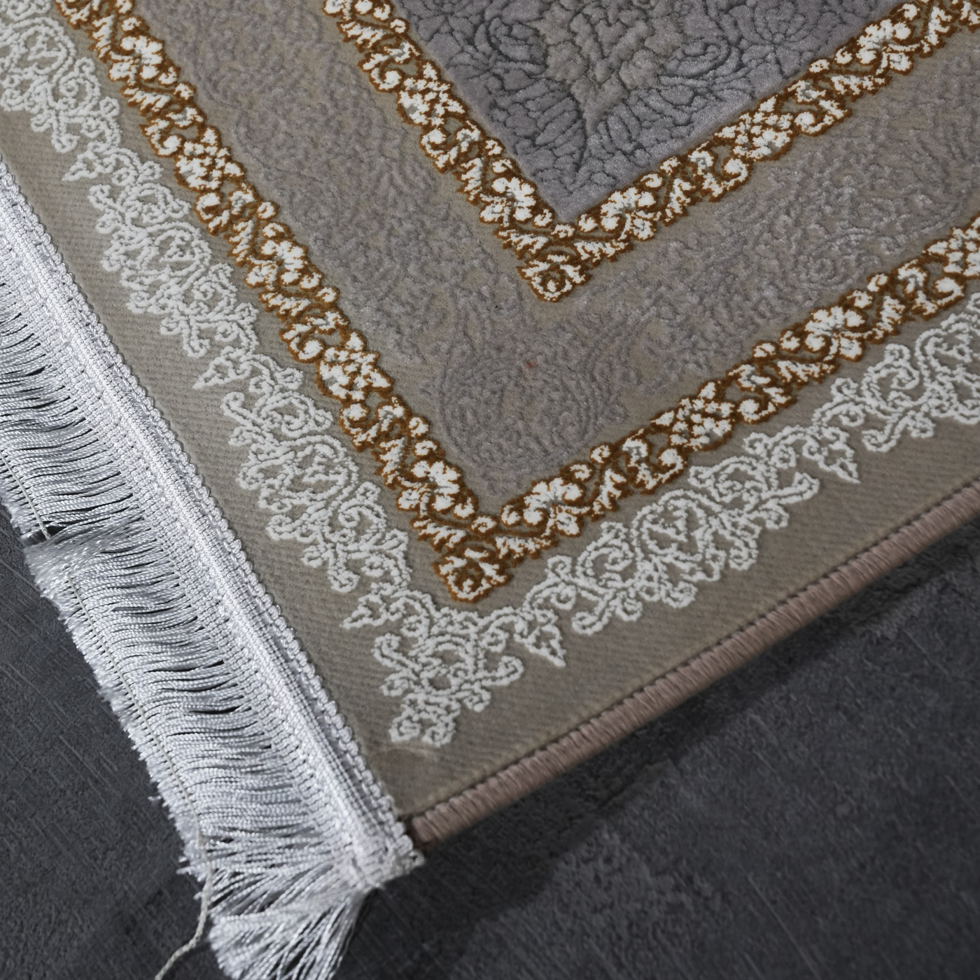 فرش ماشینی 1200 شانه تراکم 3600 گل برجسته طرح خاتون بژ