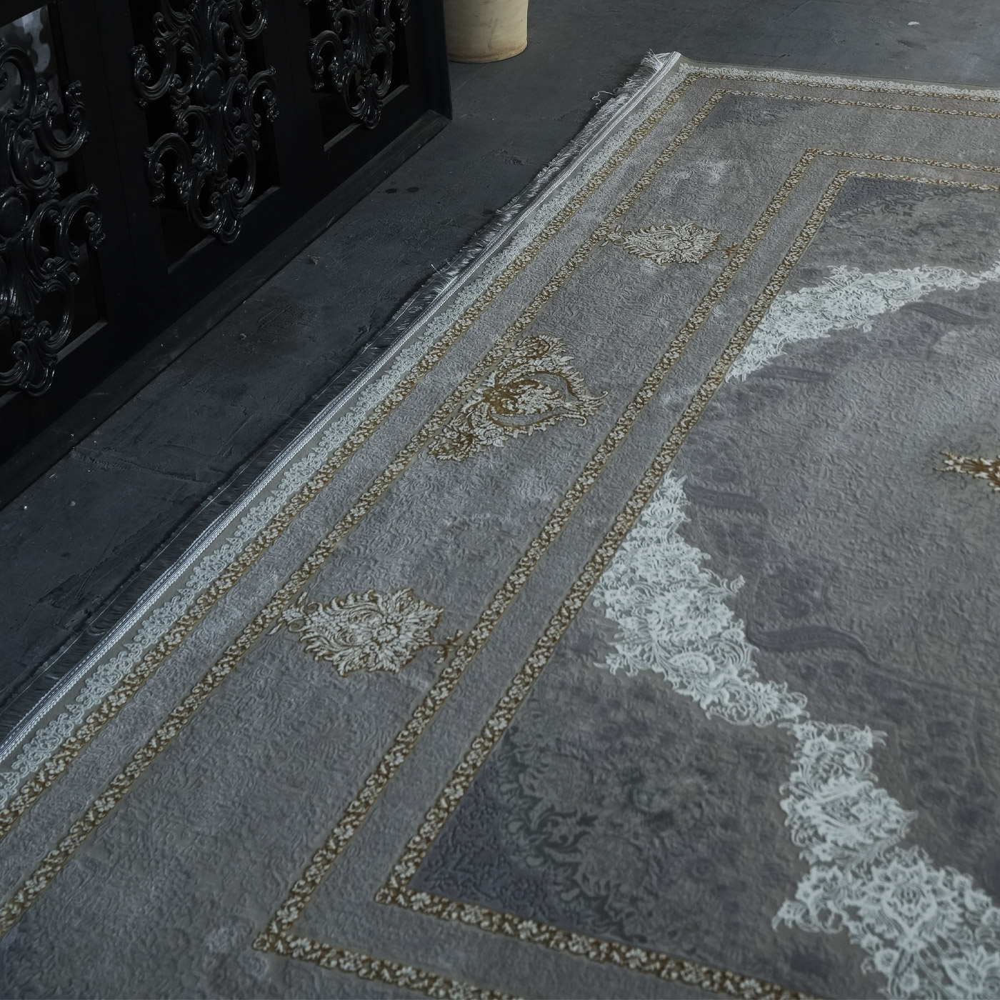 فرش ماشینی 1200 شانه تراکم 3600 گل برجسته طرح خاتون بژ