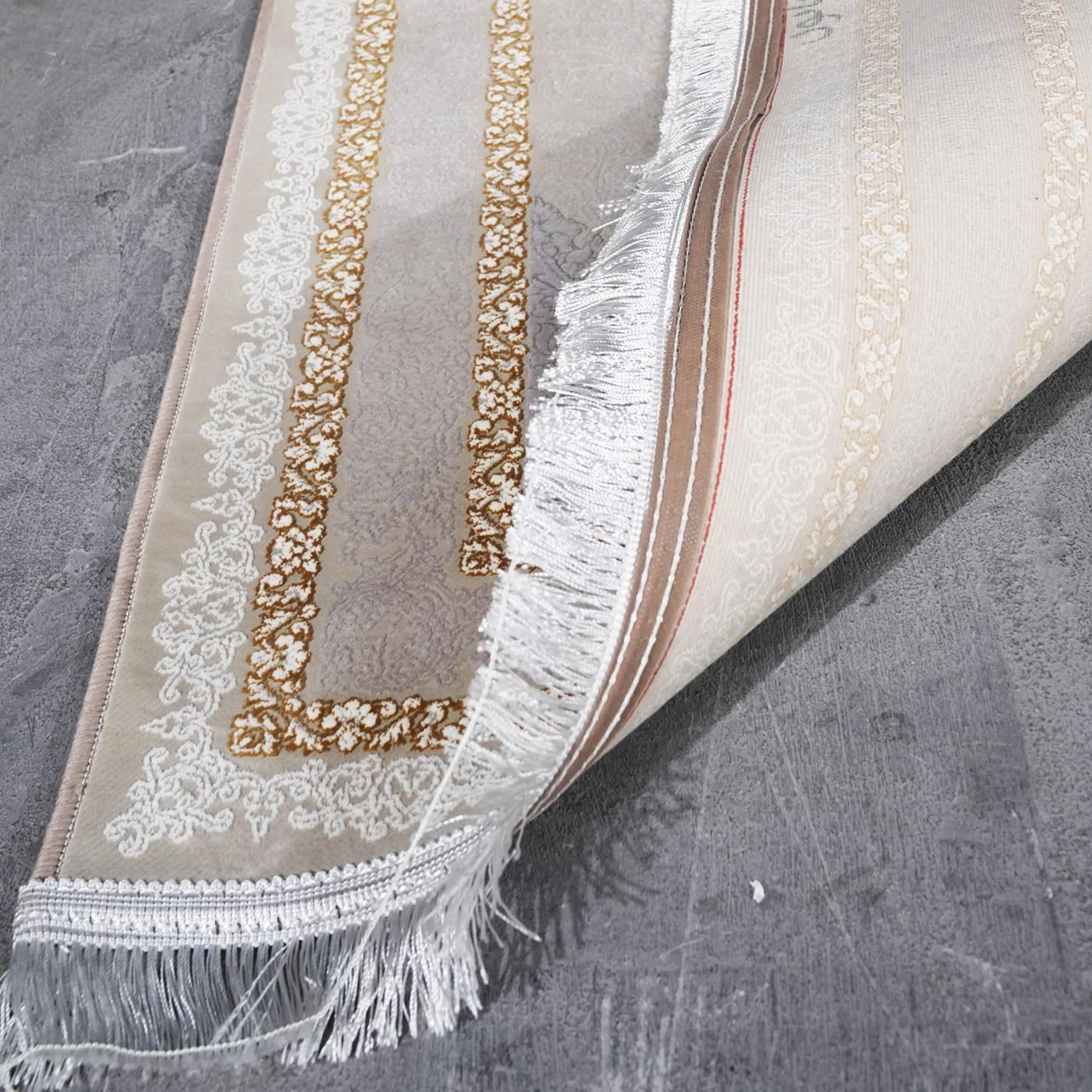 فرش ماشینی 1200 شانه تراکم 3600 گل برجسته طرح خاتون بژ