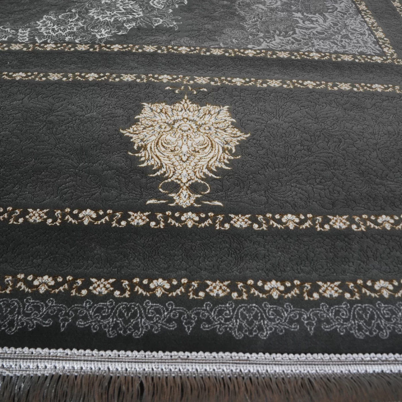 فرش ماشینی 1200 شانه تراکم 3600 گل برجسته طرح خاتون دلفینی