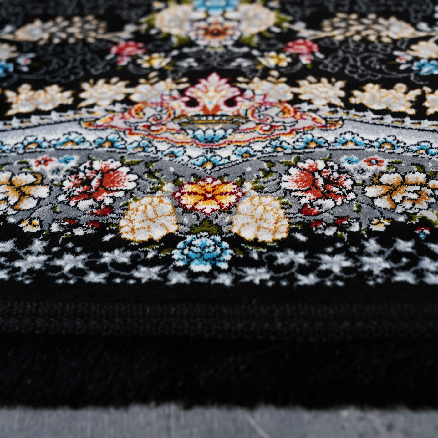 فرش ماشینی 700 شانه تراکم 2550 طرح لاویا سرمه ای