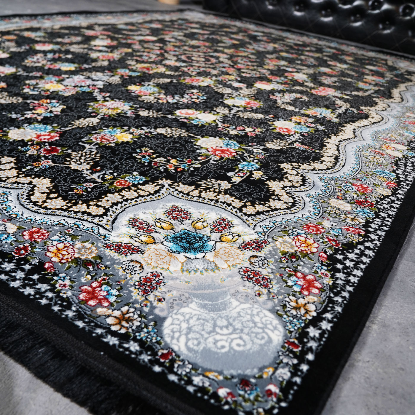 فرش ماشینی 700 شانه تراکم 2550 طرح لاویا سرمه ای