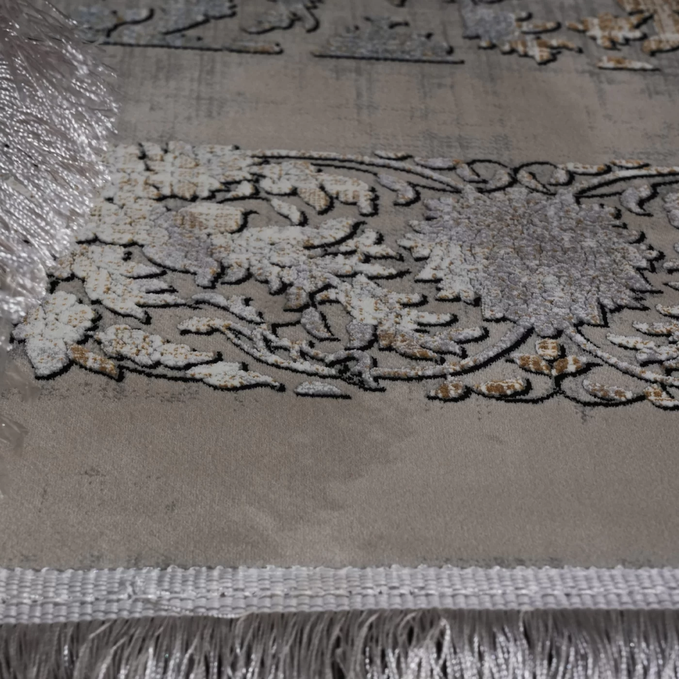 فرش ماشینی 1200 شانه تراکم 3600 گل برجسته طرح لینا بژ