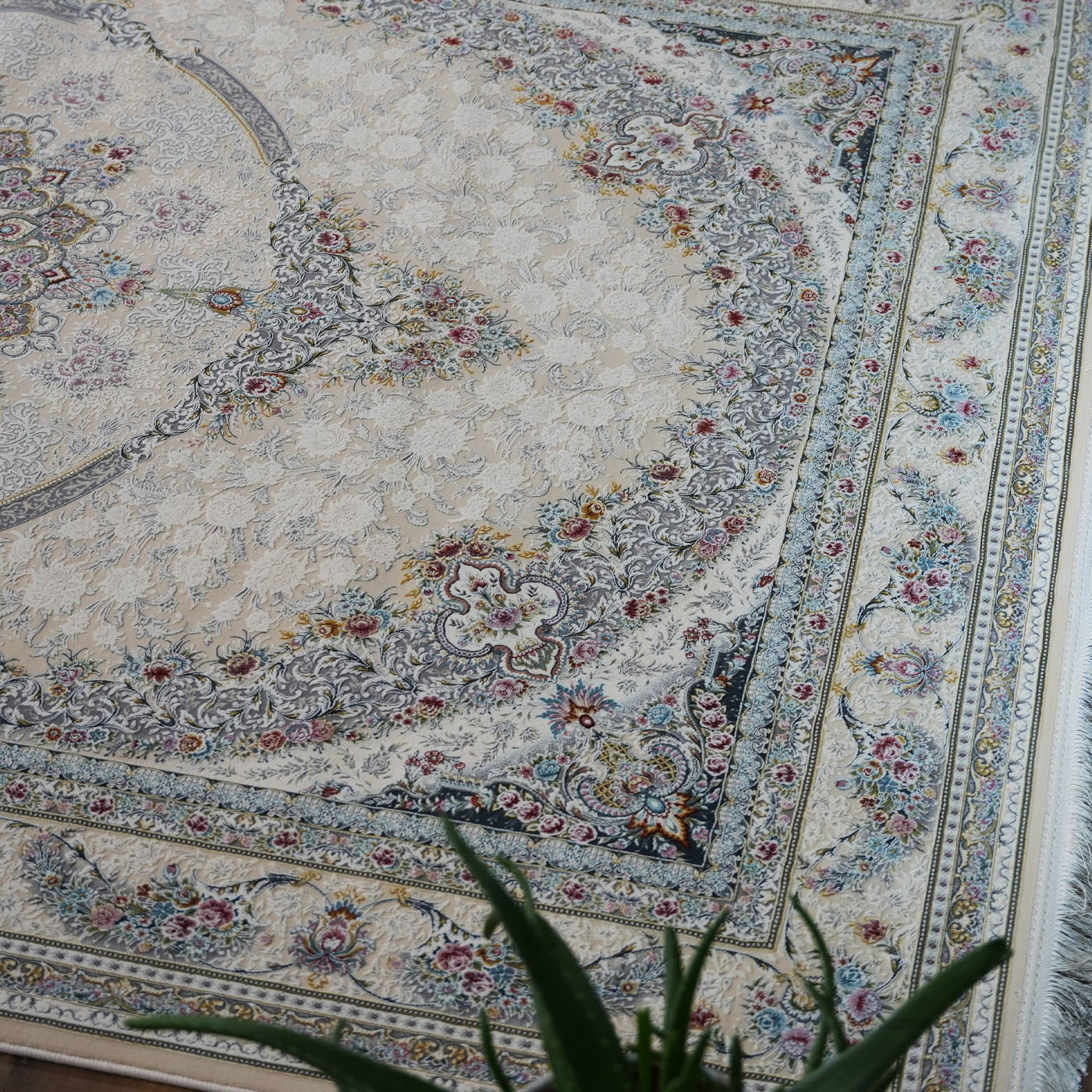  فرش ماشینی 1200 شانه تراکم 3600 گل برجسته طرح مهدا کرم