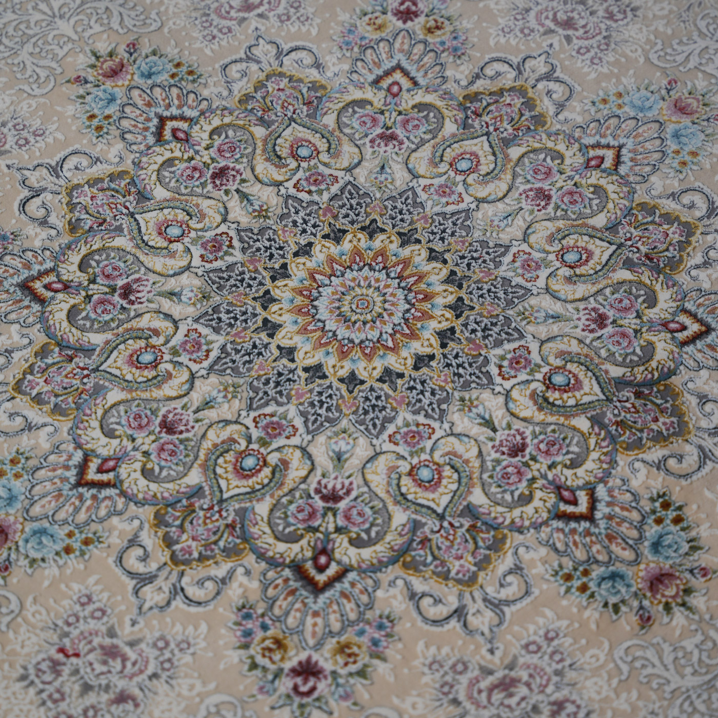  فرش ماشینی 1200 شانه تراکم 3600 گل برجسته طرح مهدا کرم