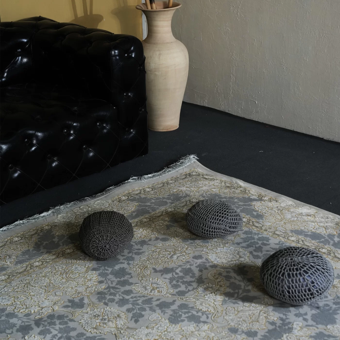 فرش ماشینی 1200 شانه تراکم 3600 گل برجسته طرح ماهگون بژ