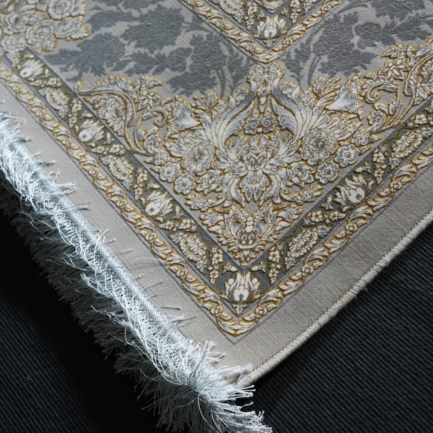 فرش ماشینی 1200 شانه تراکم 3600 گل برجسته طرح ماهگون بژ