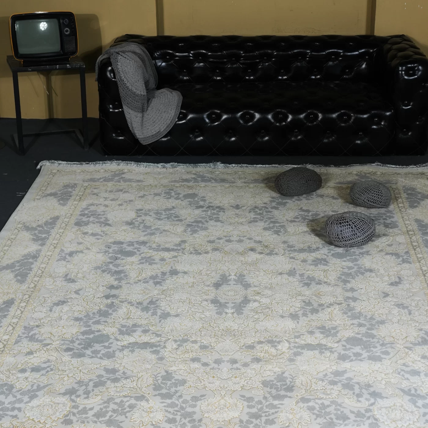 فرش ماشینی 1200 شانه تراکم 3600 گل برجسته طرح ماهگون بژ