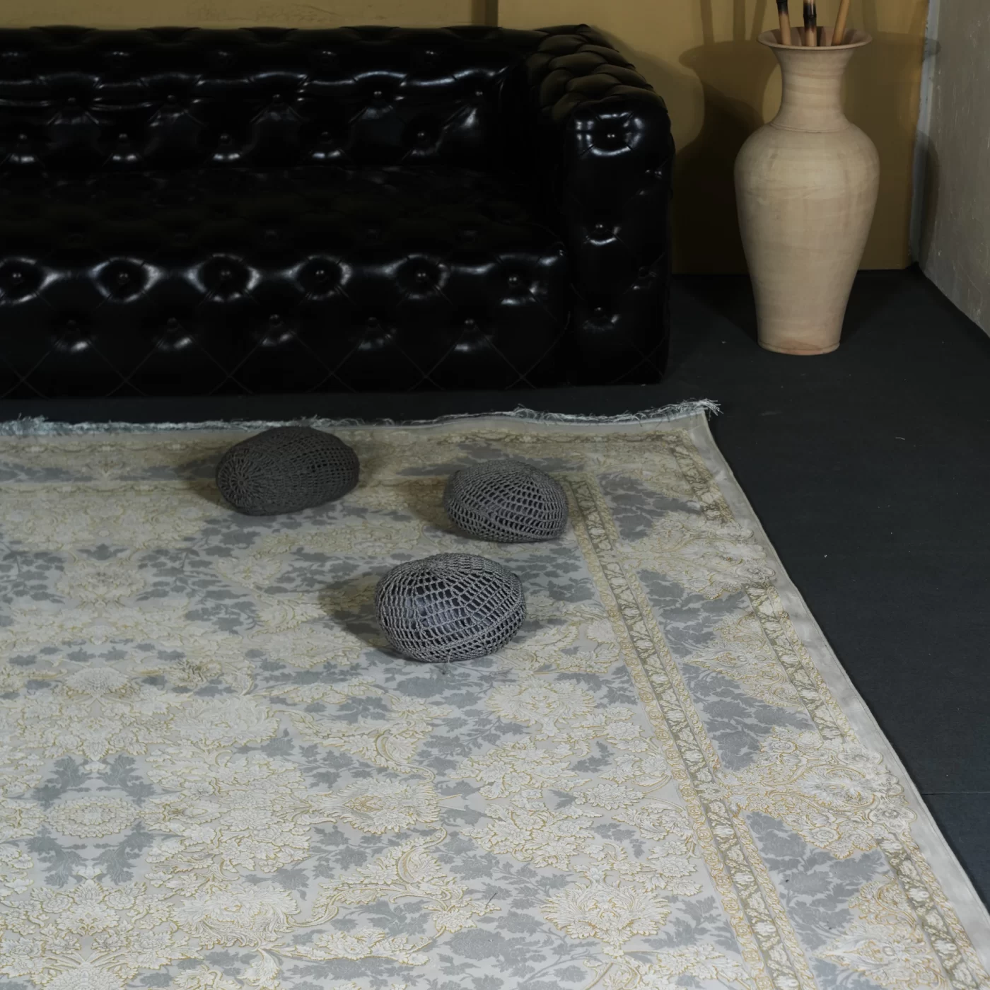 فرش ماشینی 1200 شانه تراکم 3600 گل برجسته طرح ماهگون بژ