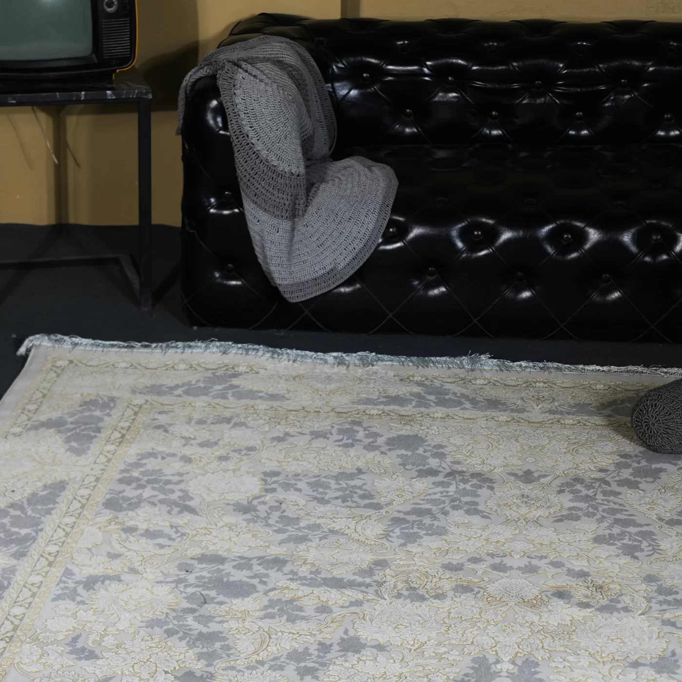 فرش ماشینی 1200 شانه تراکم 3600 گل برجسته طرح ماهگون بژ