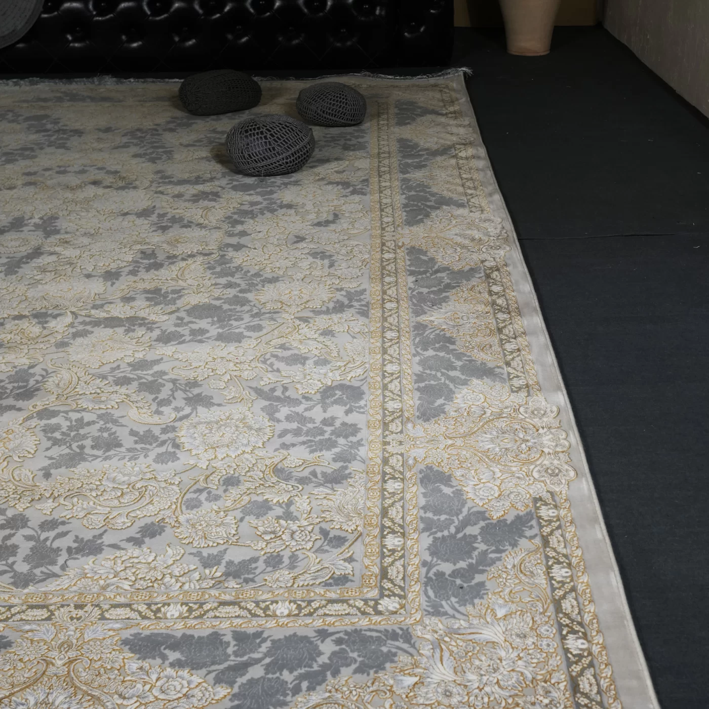 فرش ماشینی 1200 شانه تراکم 3600 گل برجسته طرح ماهگون بژ