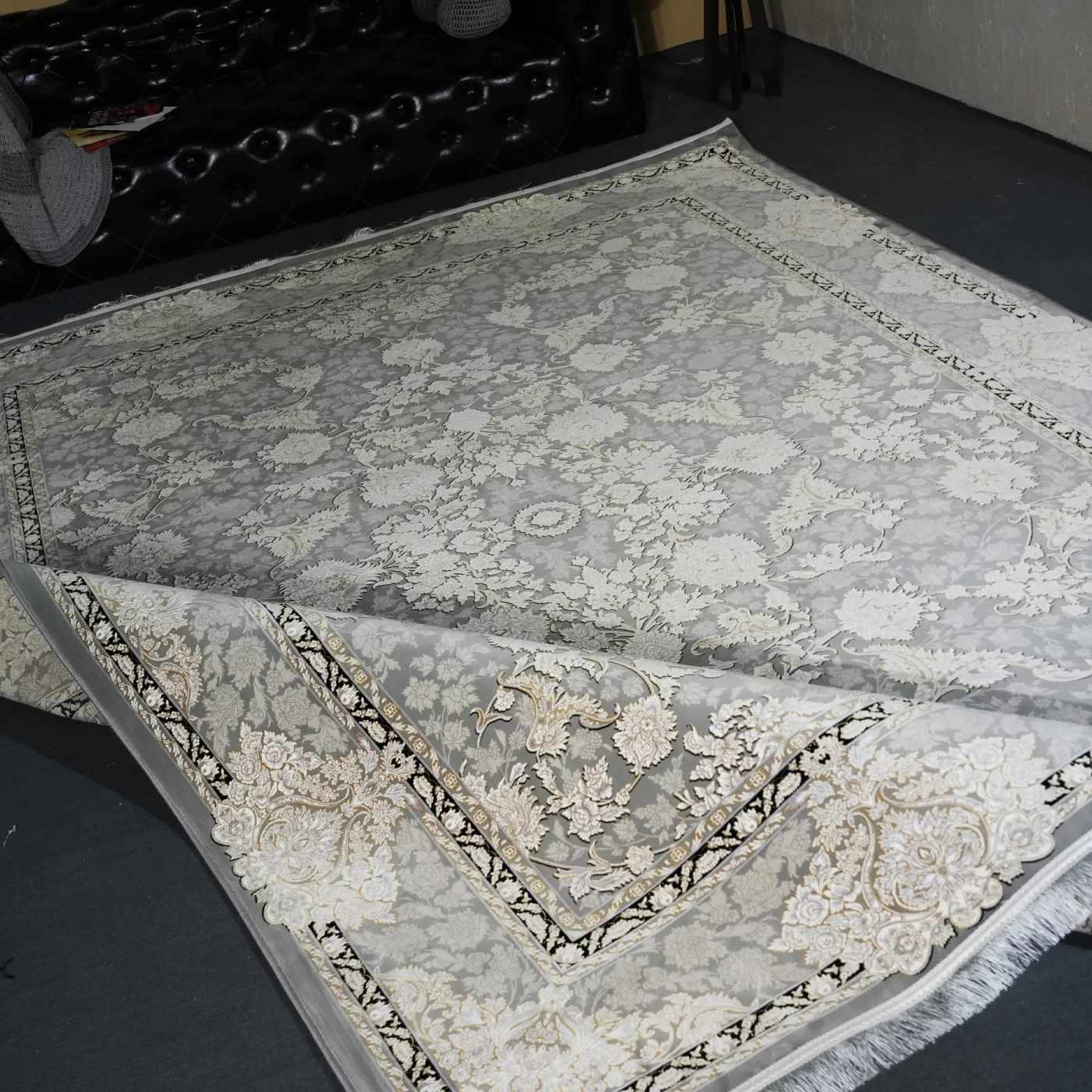 فرش ماشینی 1200 شانه تراکم 3600 گل برجسته طرح ماهگون فیلی