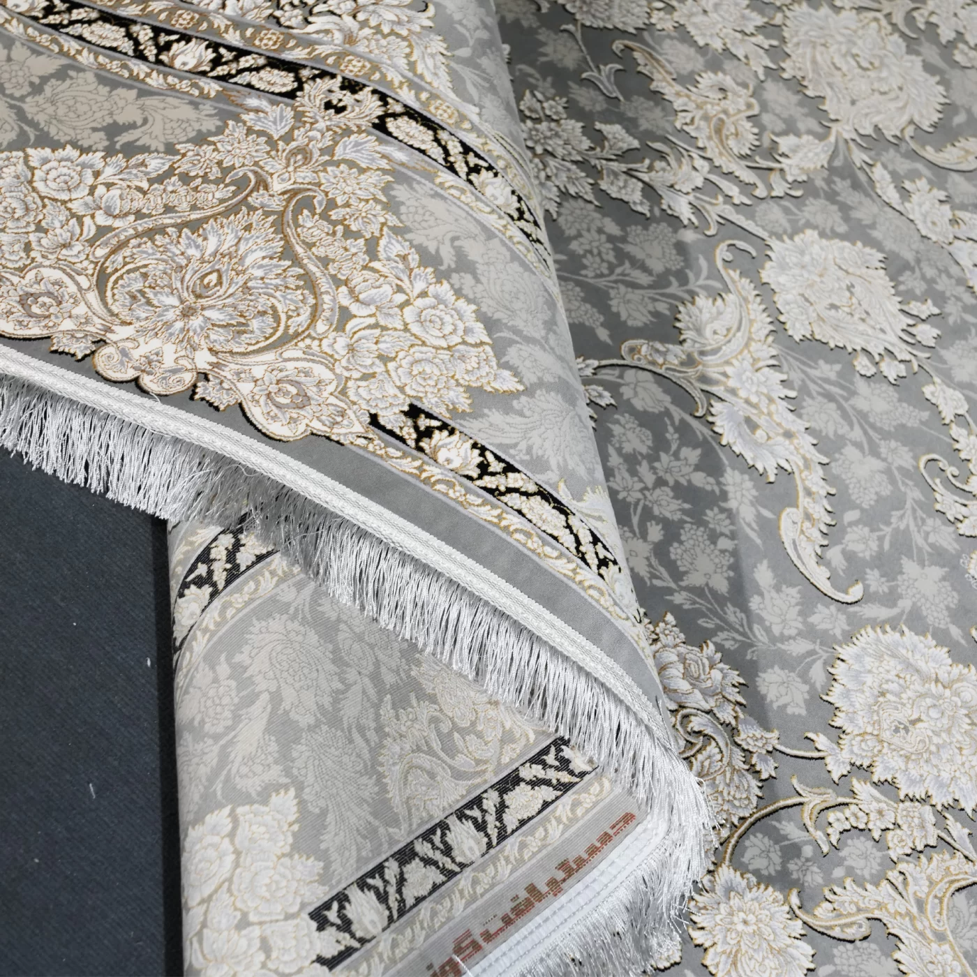 فرش ماشینی 1200 شانه تراکم 3600 گل برجسته طرح ماهگون فیلی