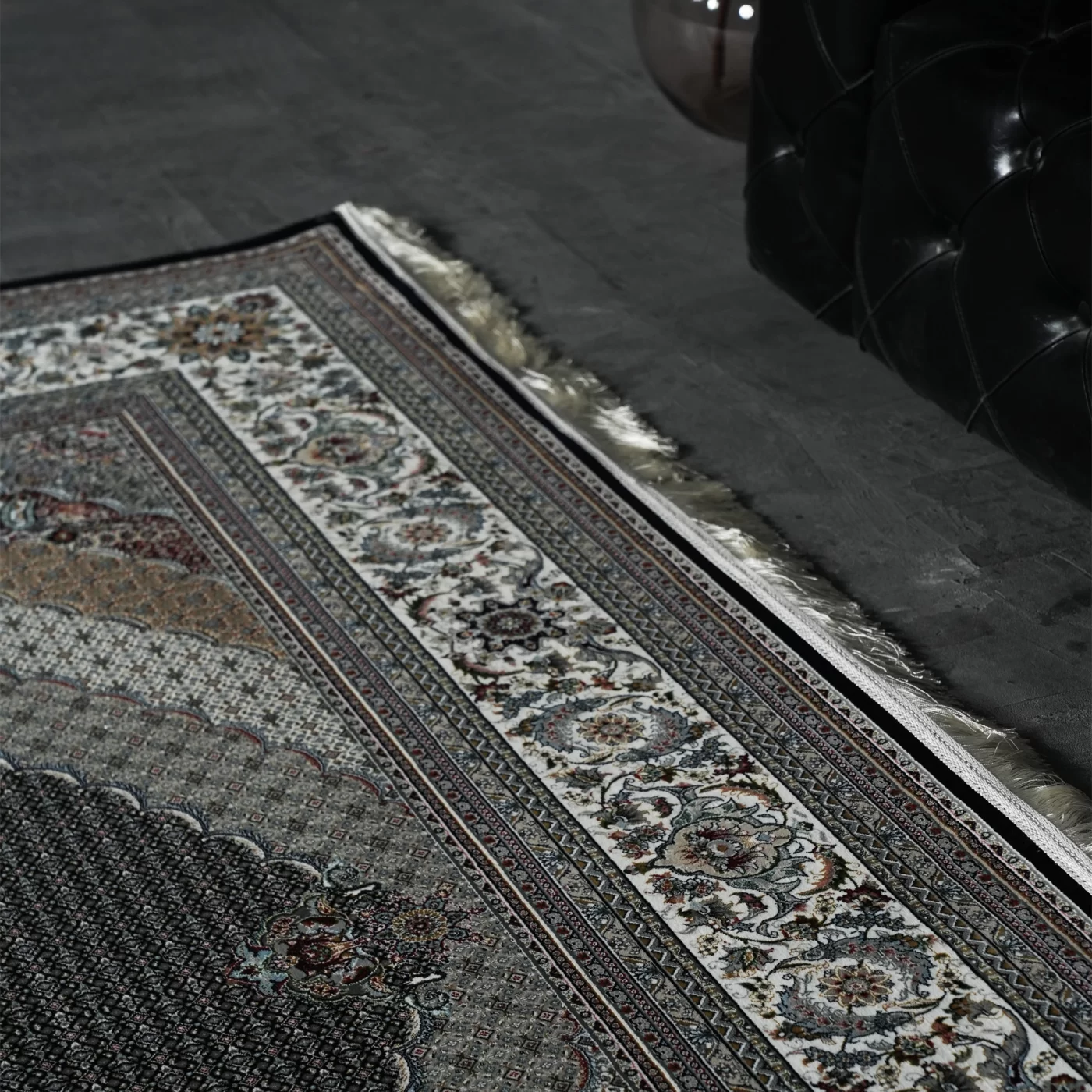 فرش ماشینی 1200 شانه تراکم 3600 گل برجسته طرح ماهی صدف سرمه ای