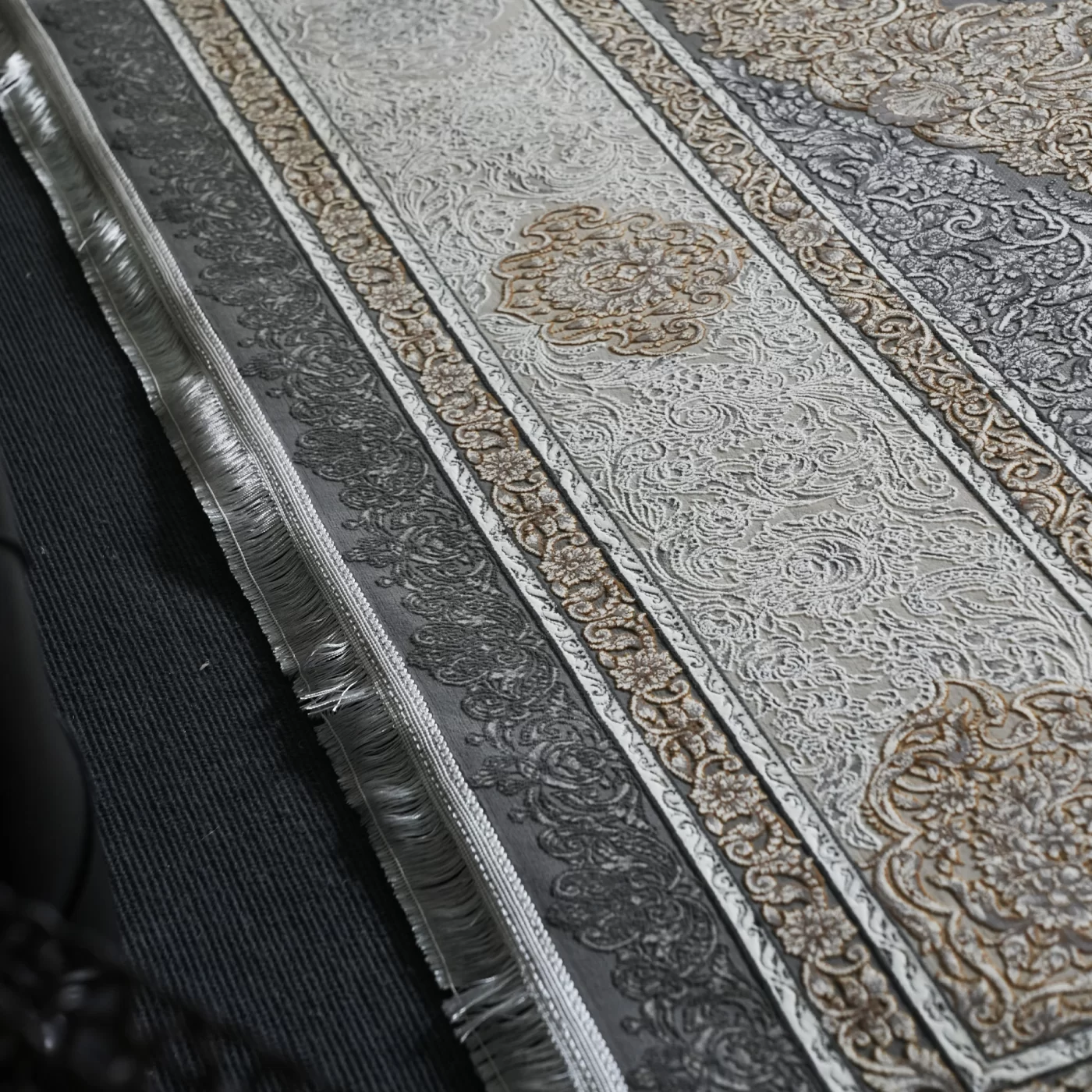 فرش ماشینی 1200 شانه تراکم 3600 گل برجسته طرح مهسان فیلی