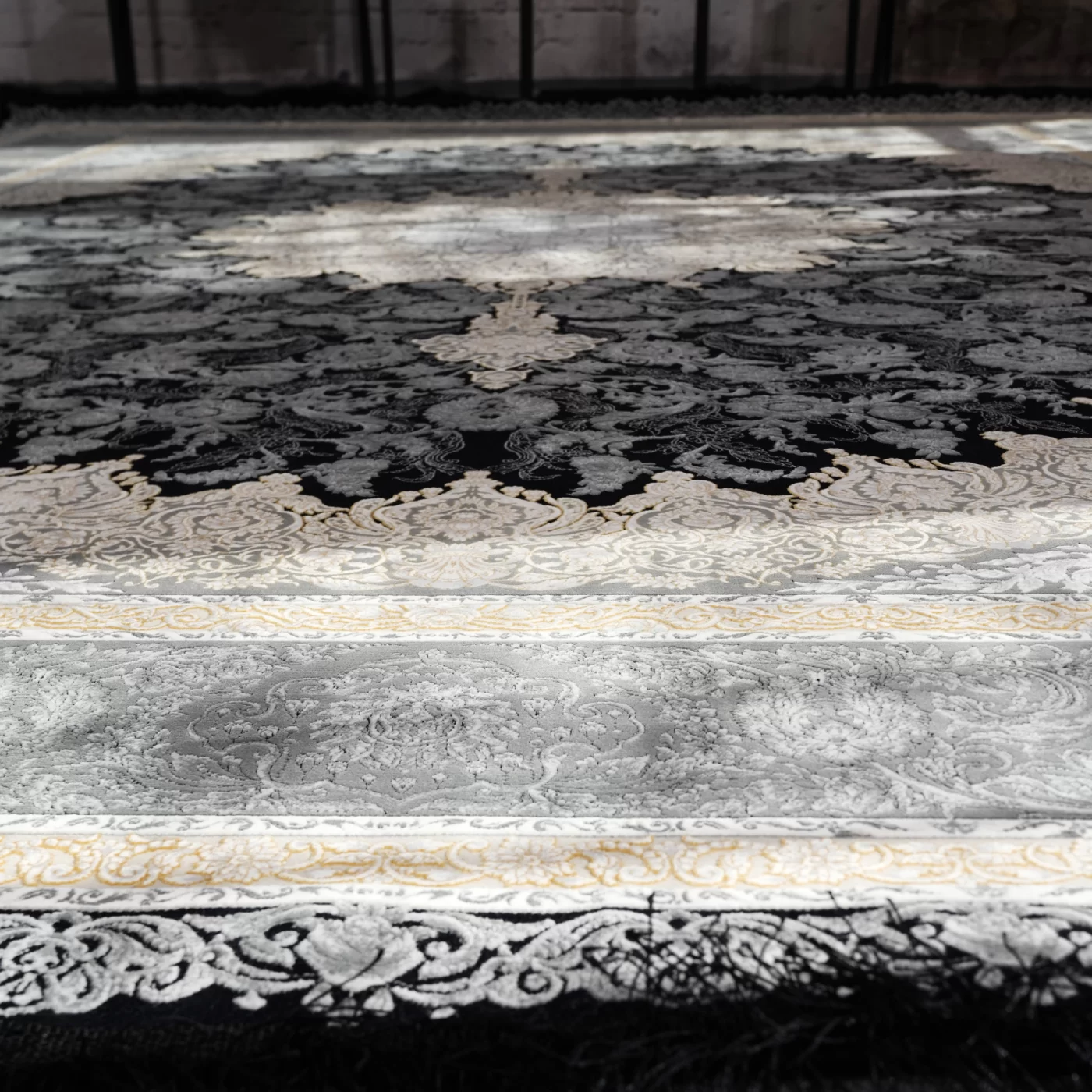 فرش ماشینی 1200 شانه تراکم 3600 گل برجسته طرح مهسان سرمه ای