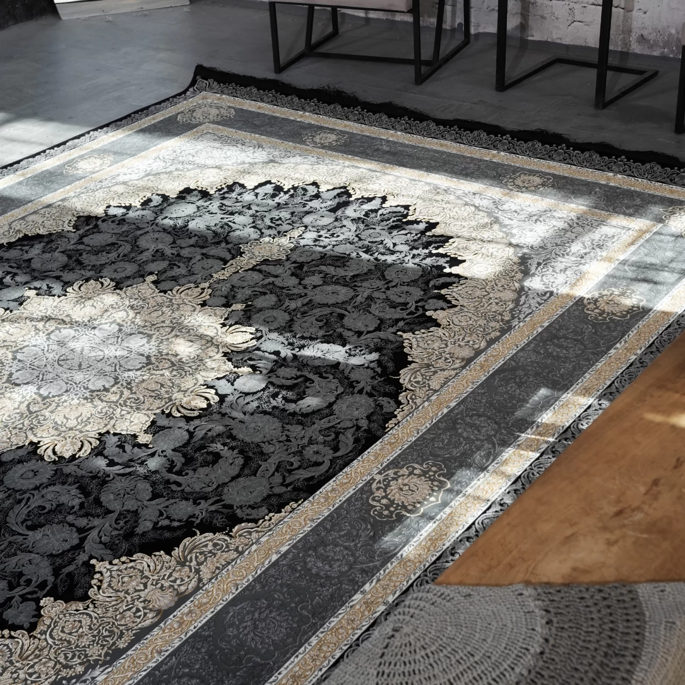 فرش ماشینی 1200 شانه تراکم 3600 گل برجسته طرح مهسان سرمه ای