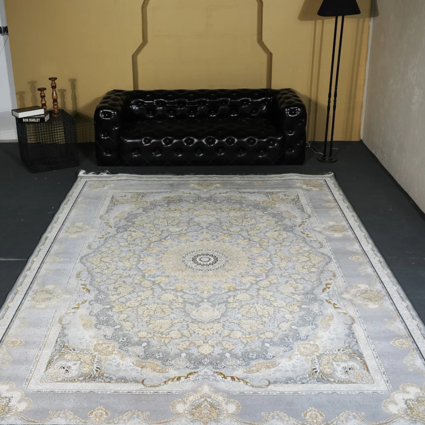 فرش ماشینی 1200 شانه تراکم 3600 گل برجسته طرح معراج نقره ای