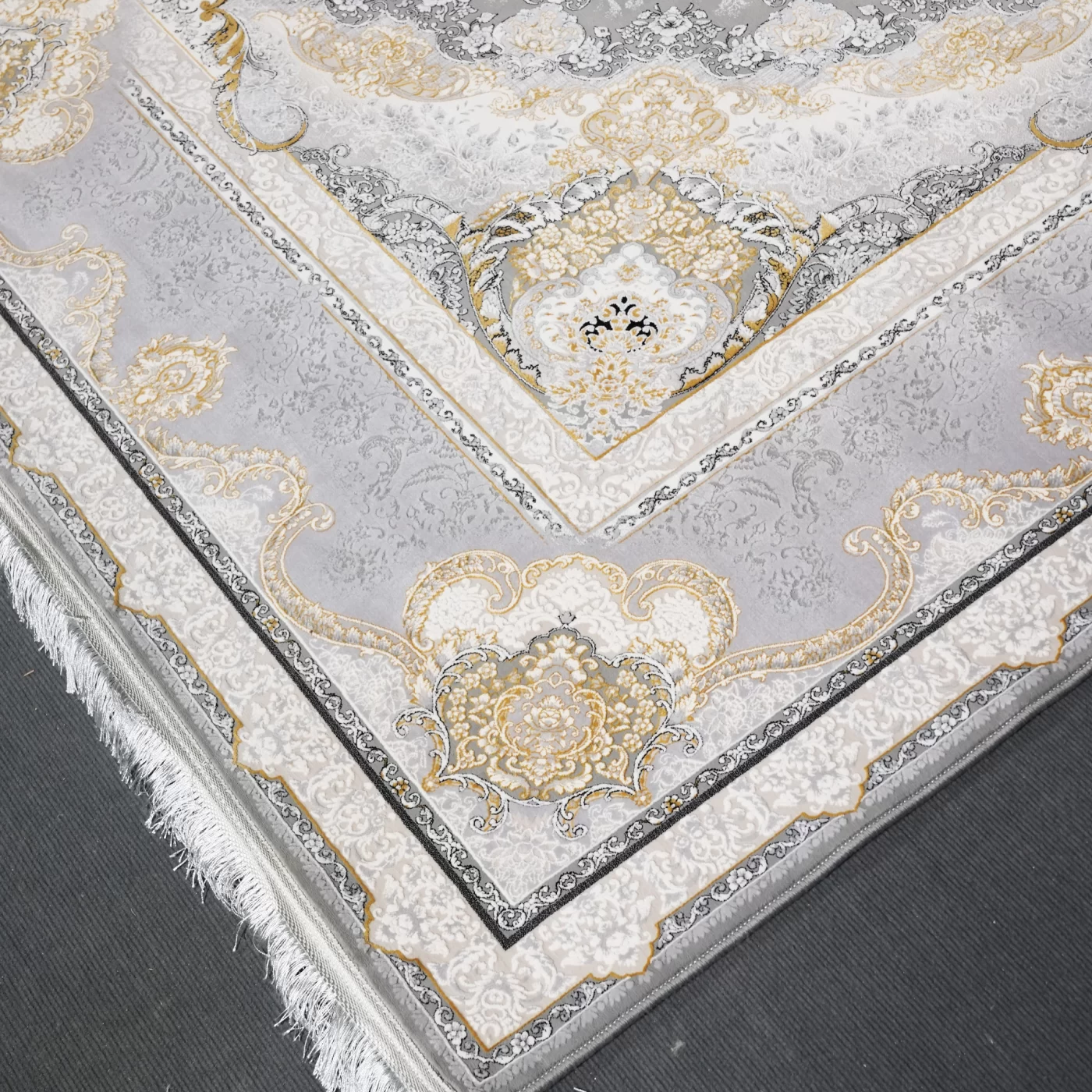 فرش ماشینی 1200 شانه تراکم 3600 گل برجسته طرح معراج نقره ای