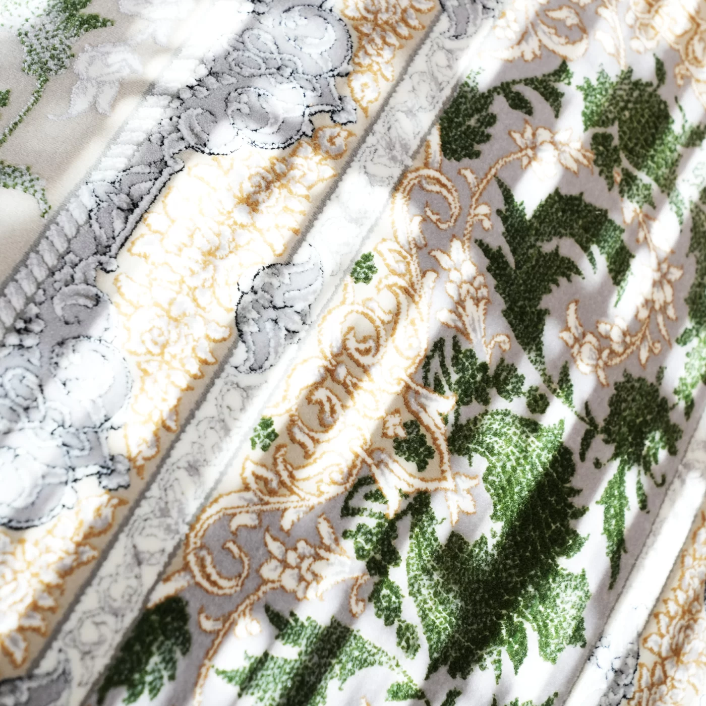 فرش ماشینی 1200 شانه تراکم 3600 گل برجسته طرح ملینا بژ