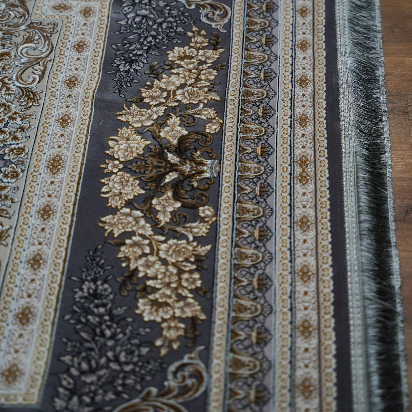 فرش ماشینی 1200 شانه تراکم 3600 گل برجسته طرح مژده دلفینی