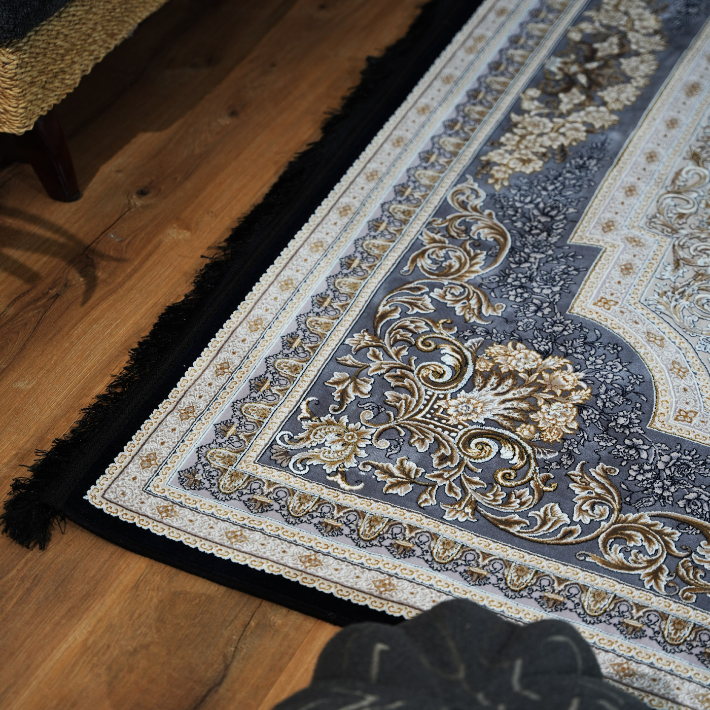  فرش ماشینی 1200 شانه تراکم 3600 گل برجسته طرح مژده سرمه ای