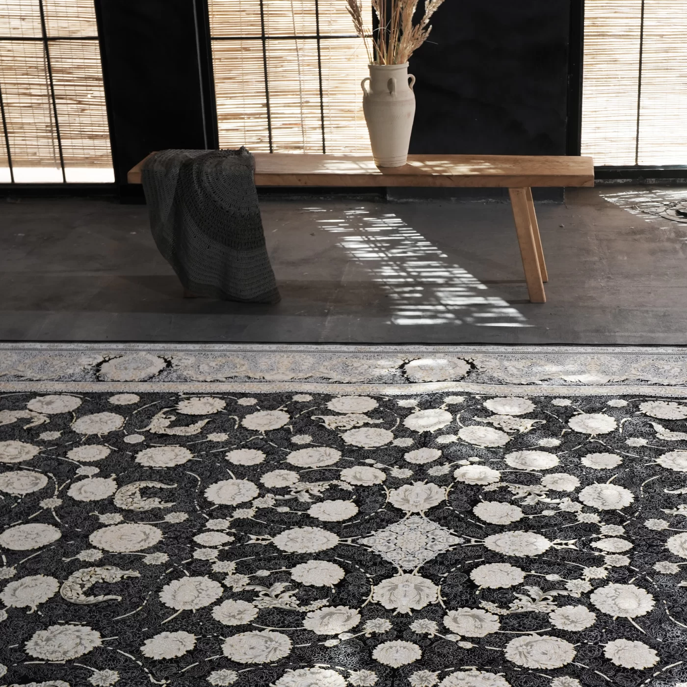 فرش ماشینی 1200 شانه تراکم 3600 گل برجسته طرح ناهید سرمه ای