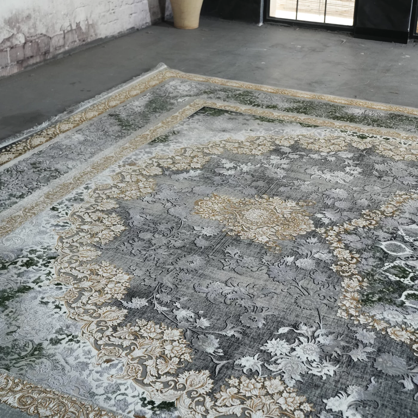 فرش ماشینی 1200 شانه تراکم 3600 گل برجسته طرح نرگس دودی