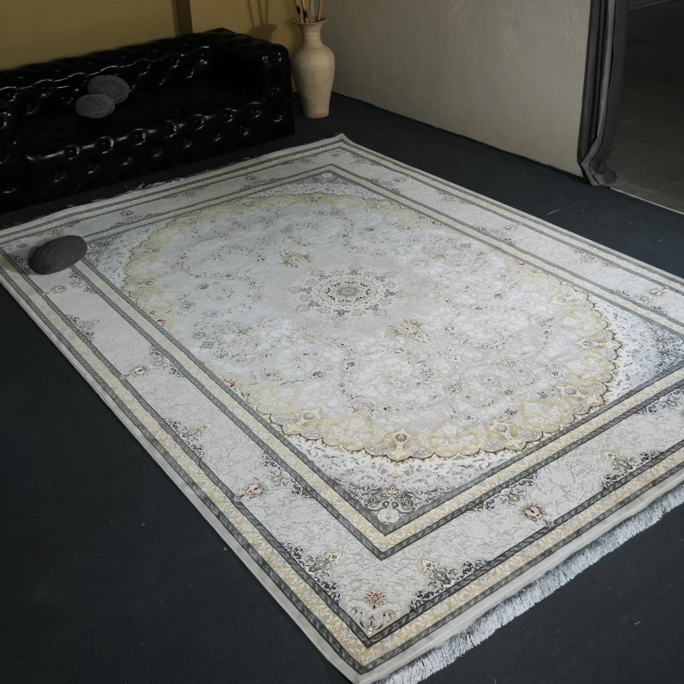 فرش ماشینی 1200 شانه تراکم 3600 گل برجسته طرح نارون بژ