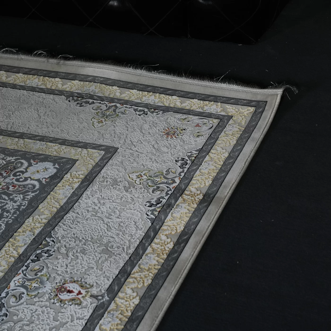 فرش ماشینی 1200 شانه تراکم 3600 گل برجسته طرح نارون بژ