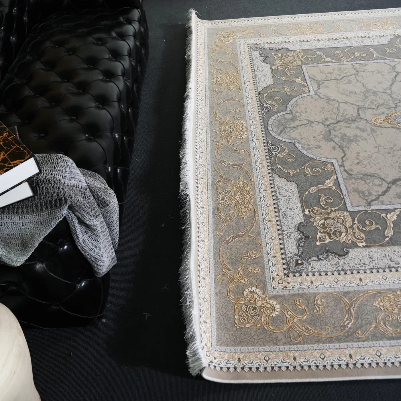 فرش ماشینی 1200 شانه تراکم 3600 گل برجسته طرح نسیم بژ