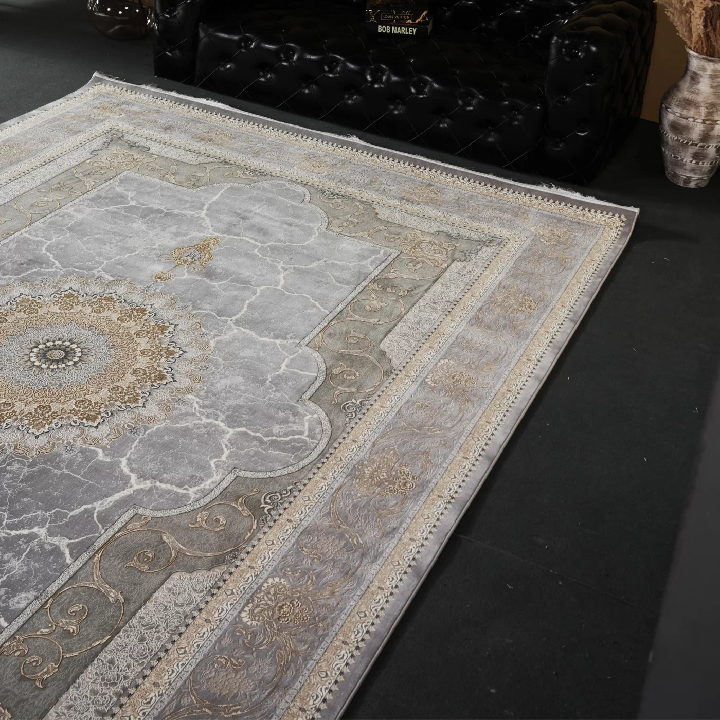 فرش ماشینی 1200 شانه تراکم 3600 گل برجسته طرح نسیم نقره ای