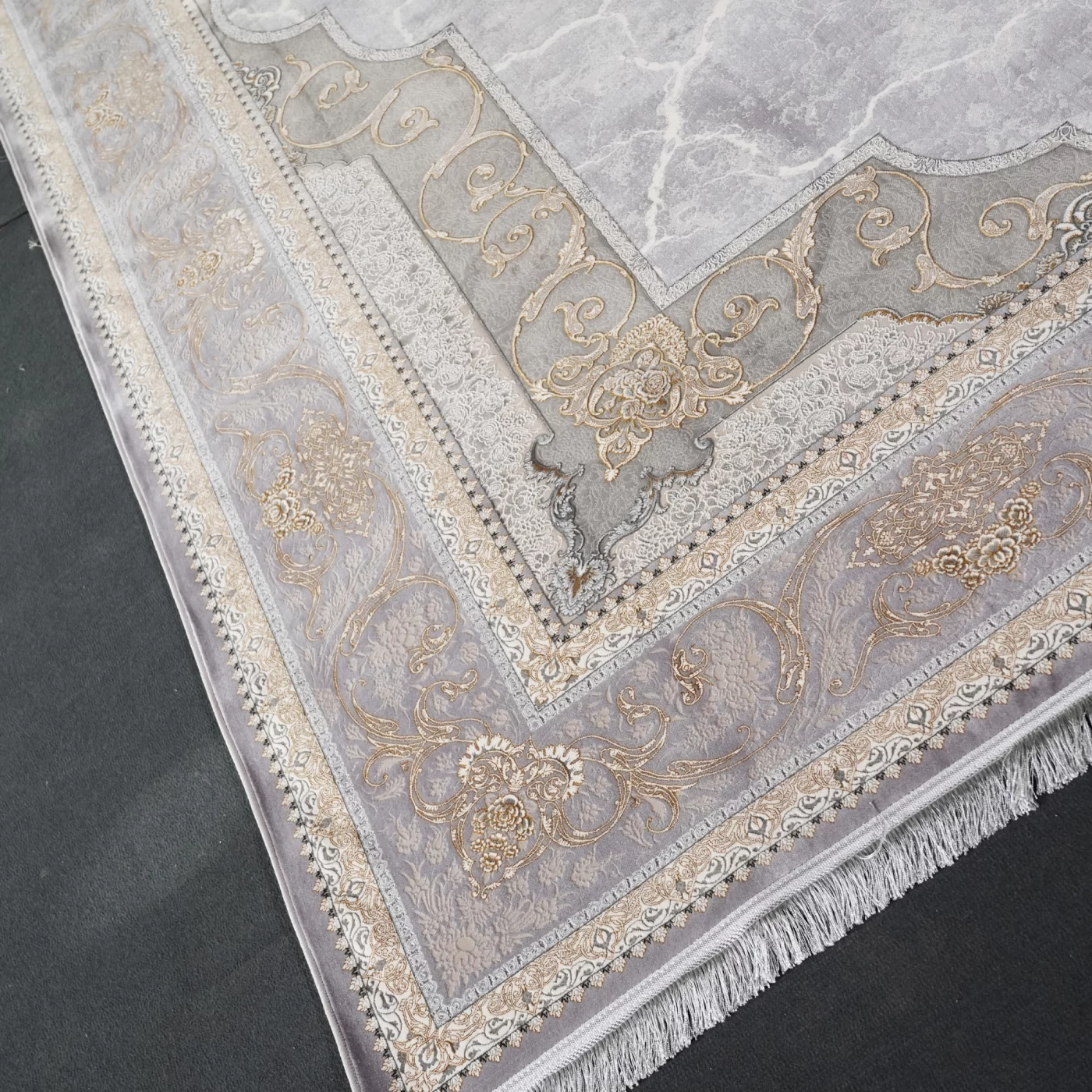 فرش ماشینی 1200 شانه تراکم 3600 گل برجسته طرح نسیم نقره ای