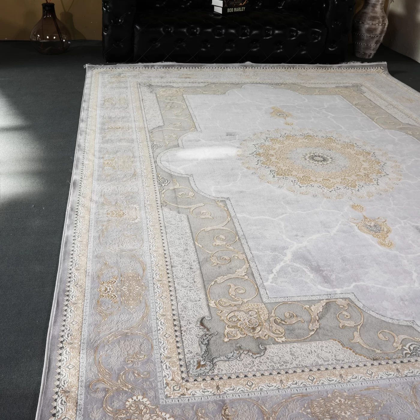 فرش ماشینی 1200 شانه تراکم 3600 گل برجسته طرح نسیم نقره ای