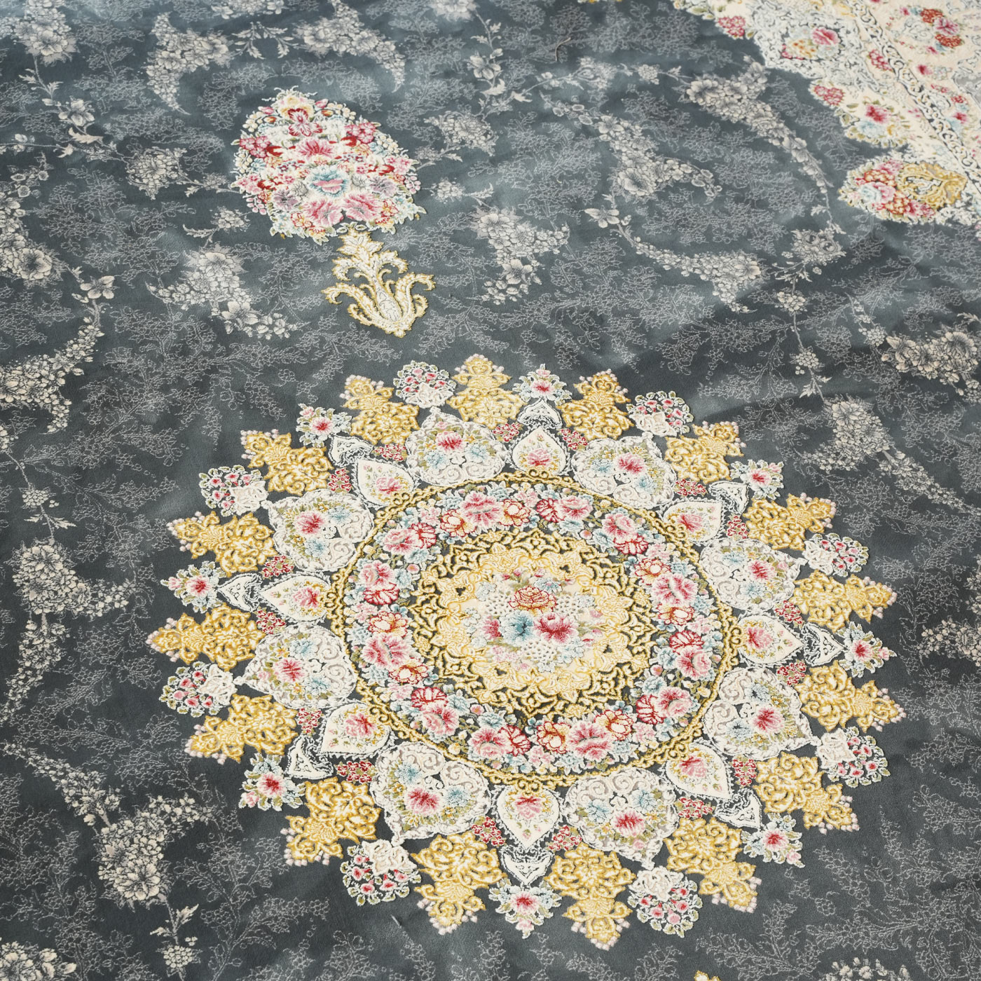 فرش ماشینی1200  شانه تراکم 3600 طرح نگین دودی