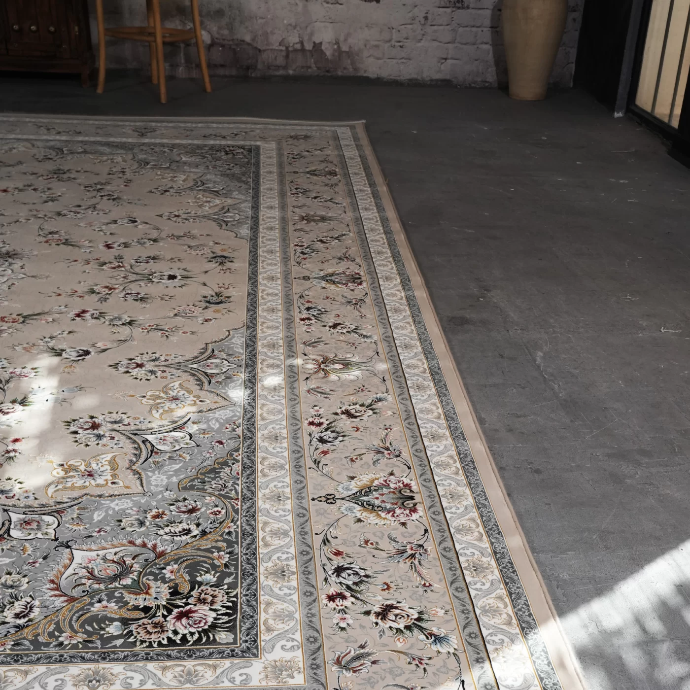 فرش ماشینی 1200 شانه تراکم 3600 گل برجسته طرح پرند بژ طلا کوب