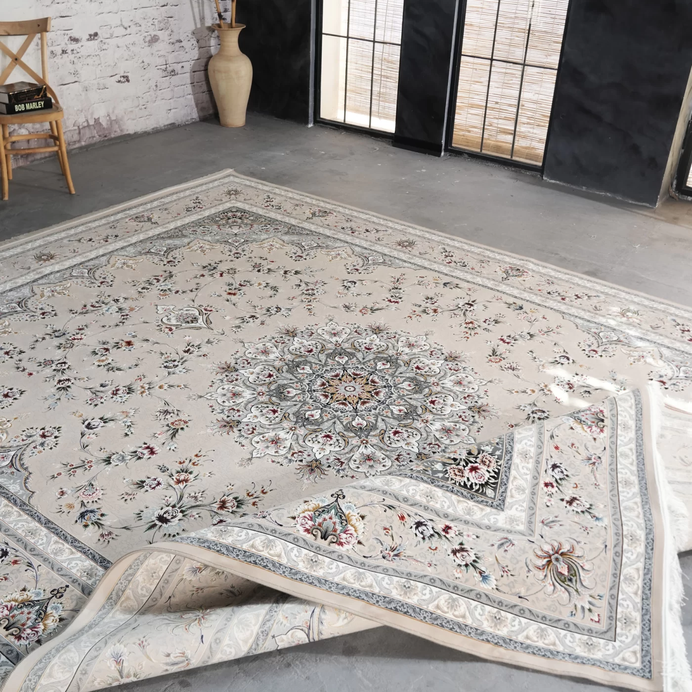 فرش ماشینی 1200 شانه تراکم 3600 گل برجسته طرح پرند بژ طلا کوب