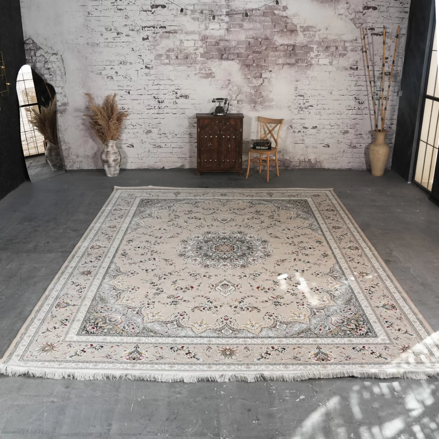 فرش ماشینی 1200 شانه تراکم 3600 گل برجسته طرح پرند بژ طلا کوب