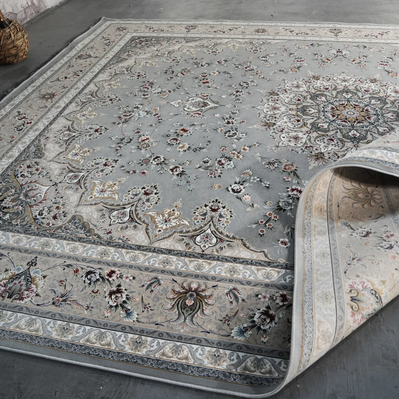 فرش ماشینی 1200 شانه تراکم 3600 گل برجسته طرح پرند نقره ای طلاکوب