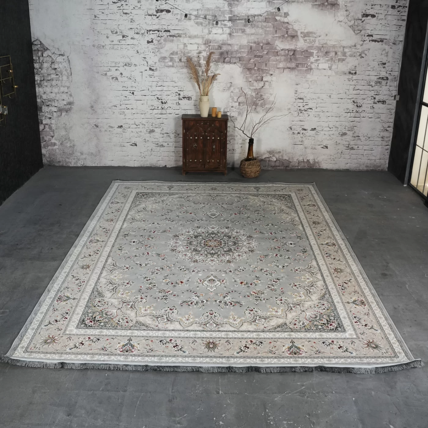 فرش ماشینی 1200 شانه تراکم 3600 گل برجسته طرح پرند نقره ای طلاکوب