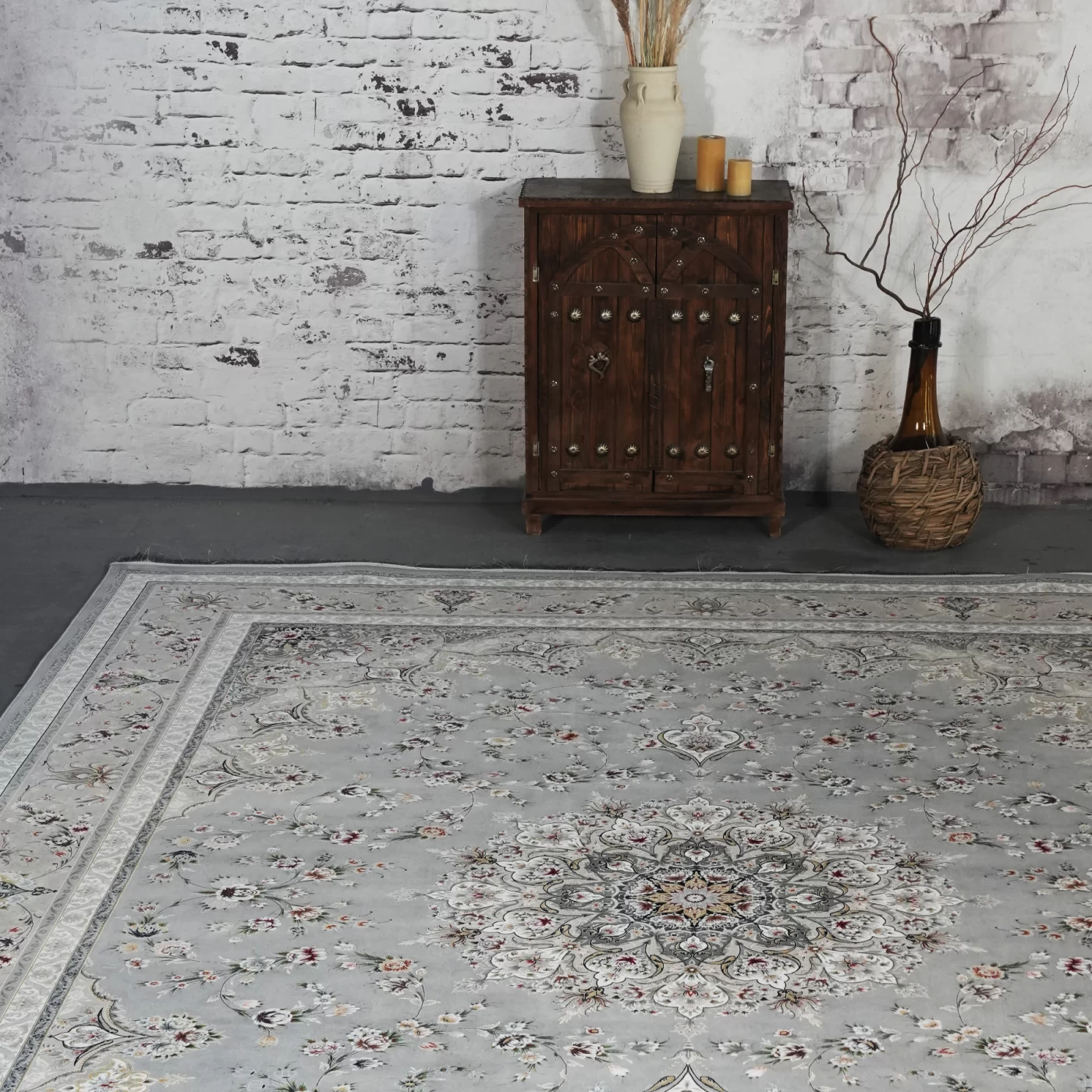 فرش ماشینی 1200 شانه تراکم 3600 گل برجسته طرح پرند نقره ای طلاکوب