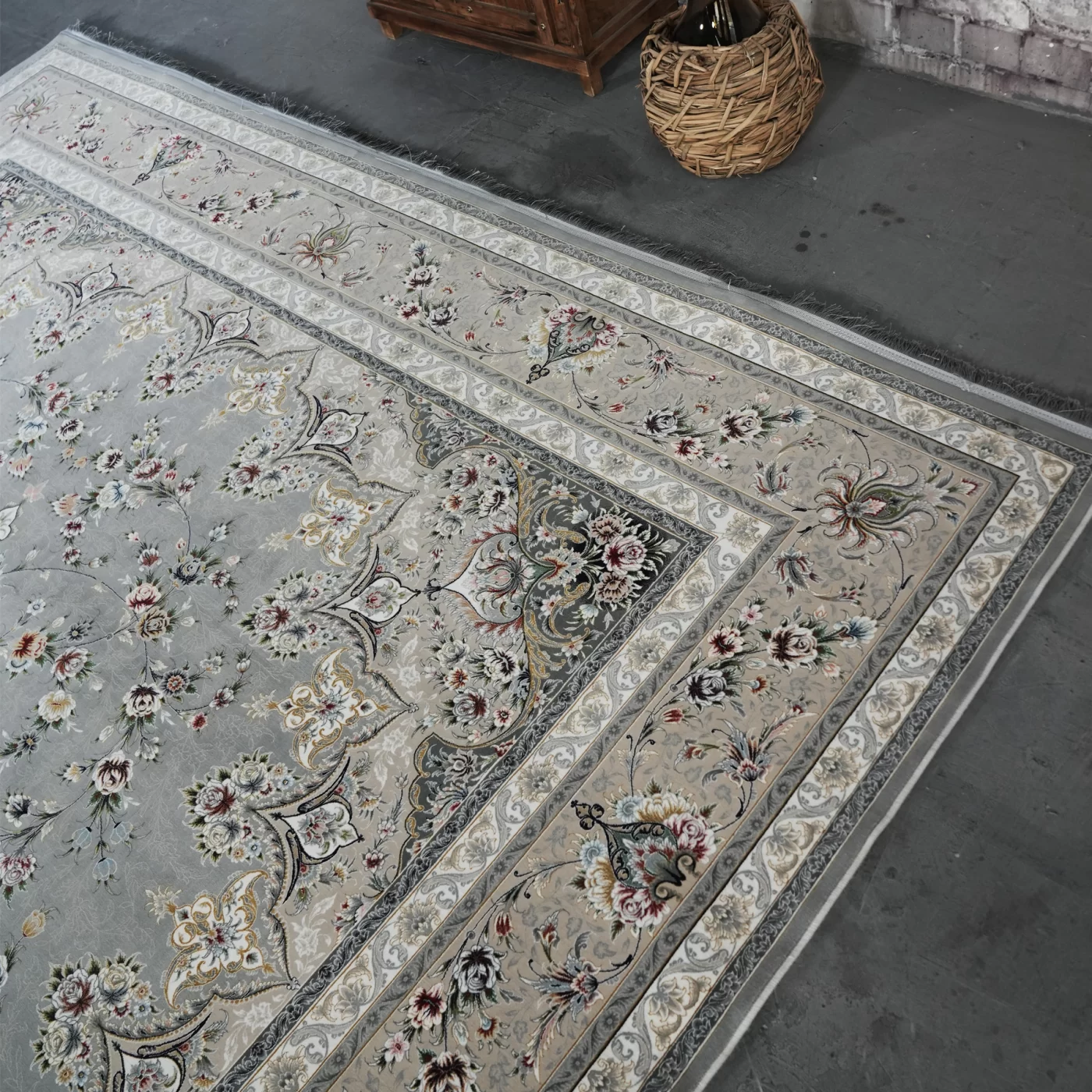 فرش ماشینی 1200 شانه تراکم 3600 گل برجسته طرح پرند نقره ای طلاکوب