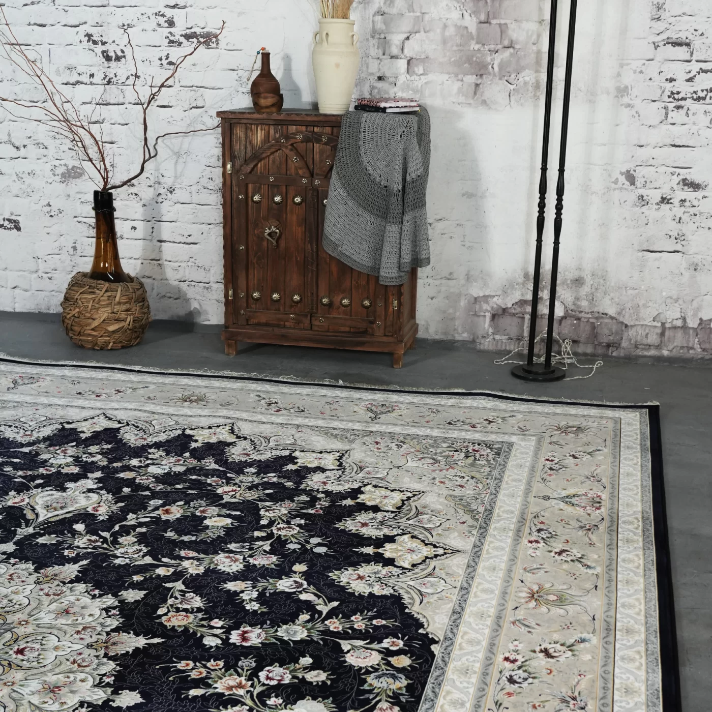 فرش ماشینی 1200 شانه تراکم 3600 گل برجسته طرح پرند سرمه ای