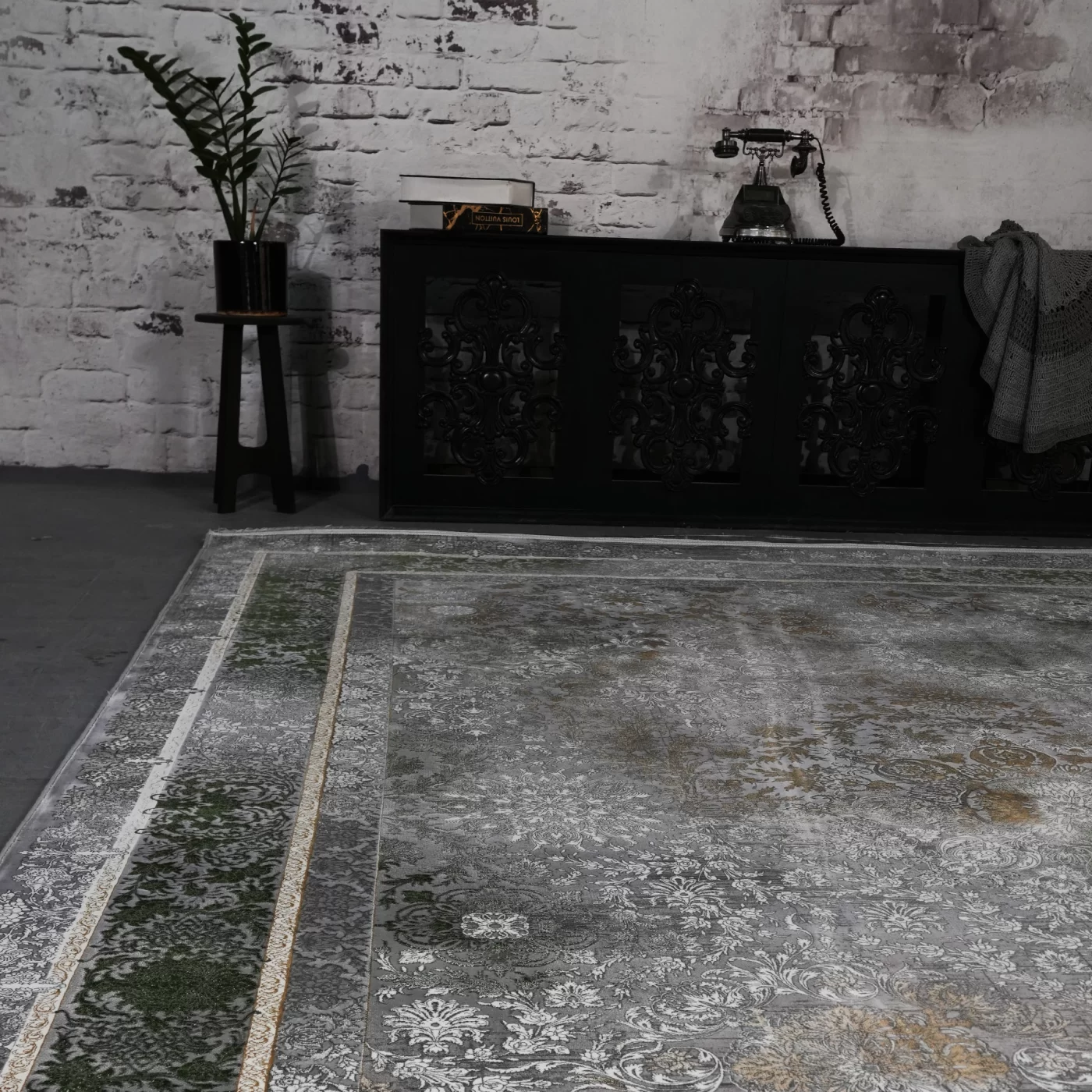 فرش ماشینی 1200 شانه تراکم 3600 گل برجسته طرح رولکس فیلی